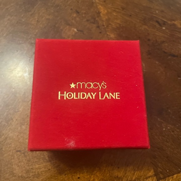 Macys Holiday Lane star pin - Picture 3 of 5